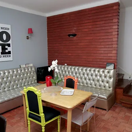 Hostel In Love