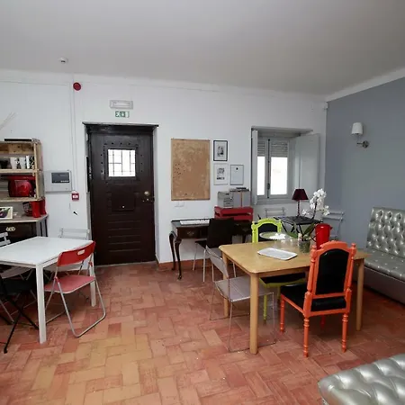 In Love Hostel *